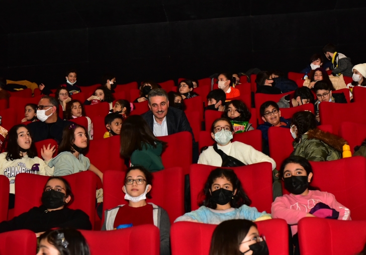 Vali Baruş Öğrencilerle Sinemada