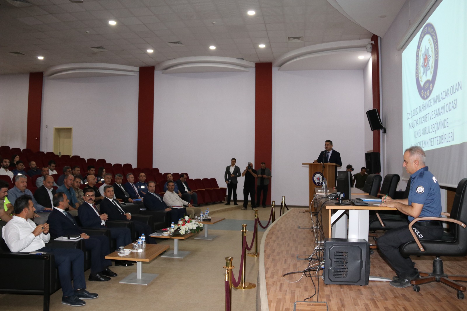 Vali Hulusi Şahin, İl Emniyet Müdürlüğünde Brifing Aldı.