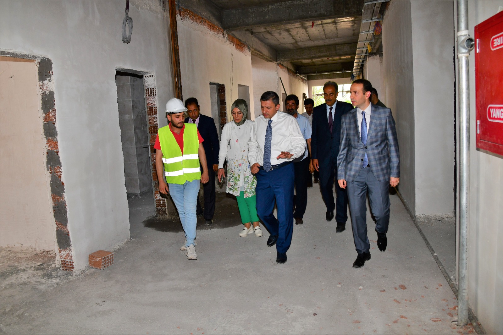 Vali Hulusi Şahin, Yapımı Devam Eden Okul İnşaatlarında ve Melekbaba Gençlik Merkezinde İncelemelerde Bulundu