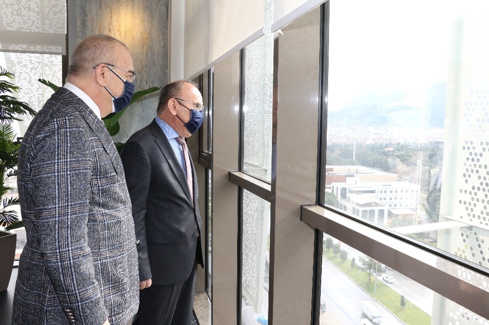 Vali Karadeniz yeni büyükşehir binasını inceledi
