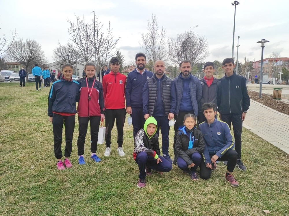 Van Büyükşehir Belediyesi Atletizm Takımından büyük başarı
