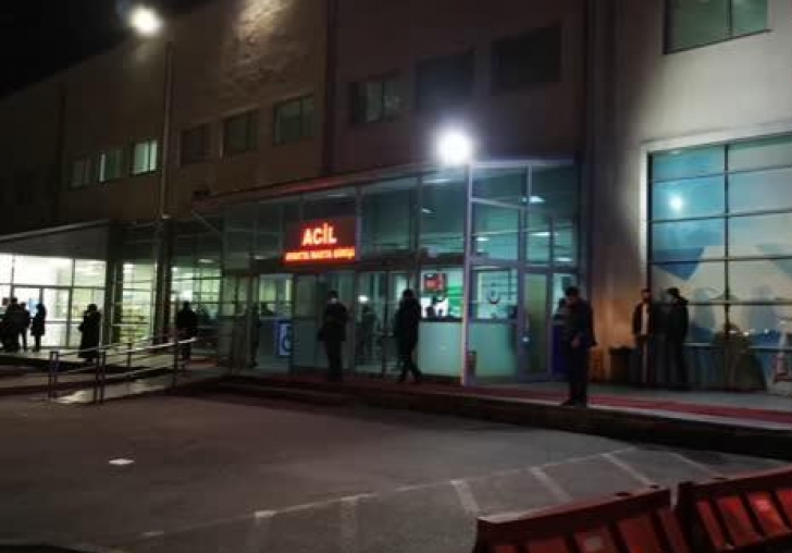 VEFAT EDEN İKİ BEBEK YAN YANA TOPRAĞA VERİLDİ