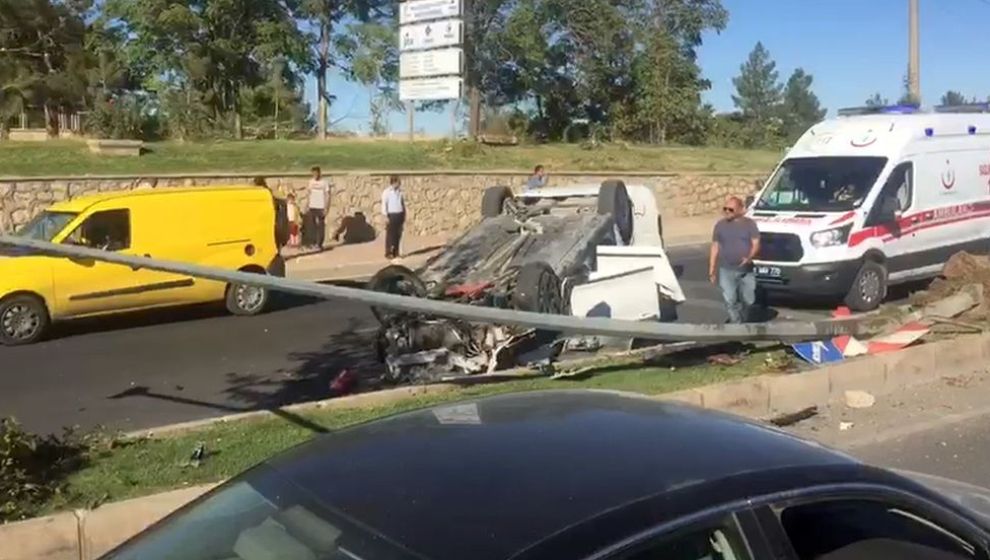 Viyadük Girişindeki Kazada 2 Kişi Yaralandı