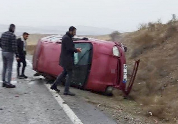 Yağışlı Yolda Kaza, 3 Yaralı