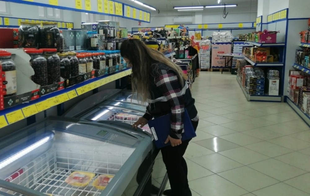 Yakakent zabıtadan market denetimi
