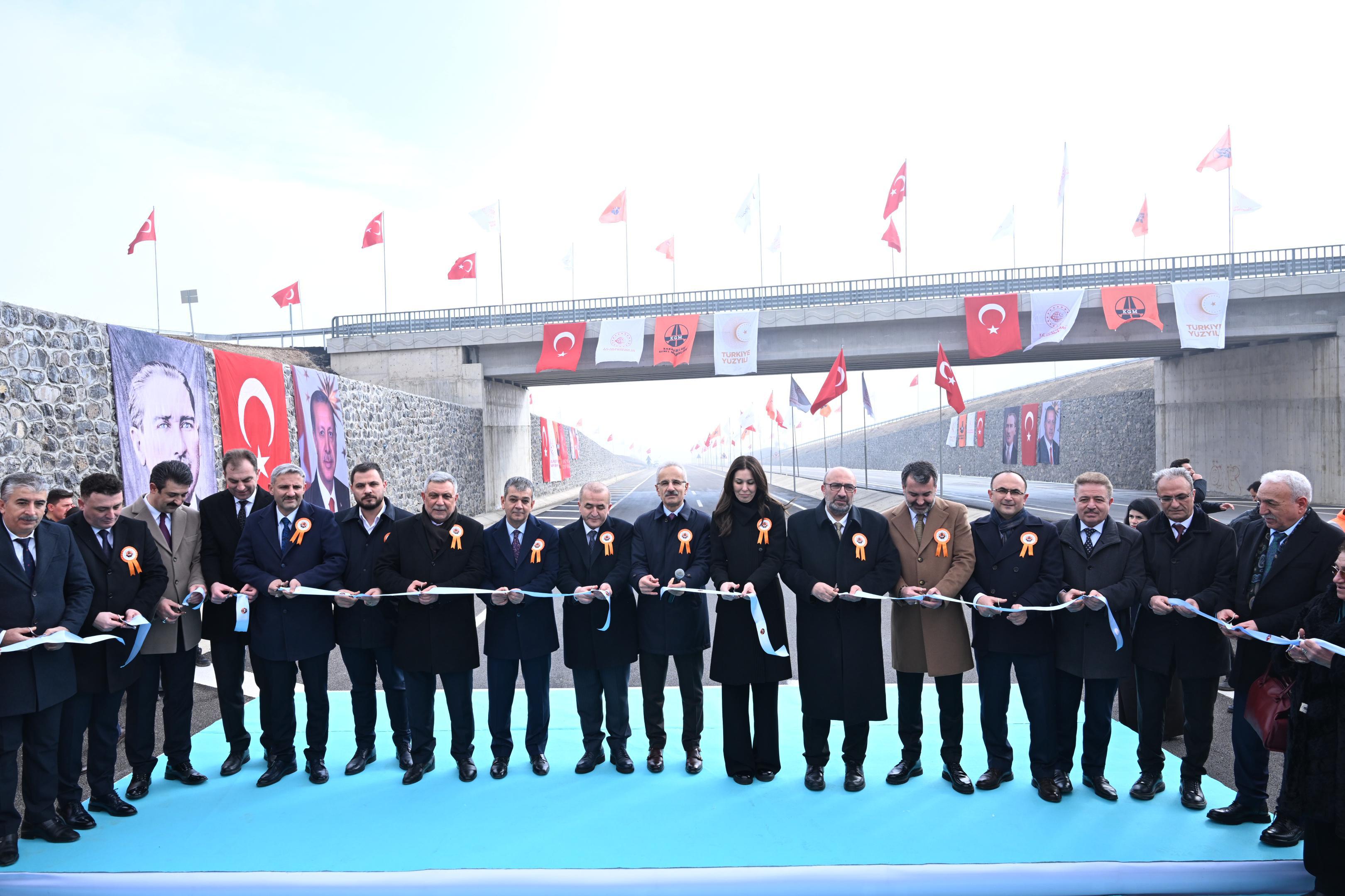 YARIM SAATLİK YOL 8 DAKİKAYA DÜŞTÜ