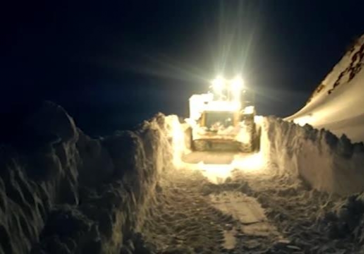 Yeni doğum yapmış kadın ve bebeğinin yardımına ekipler yetişti
