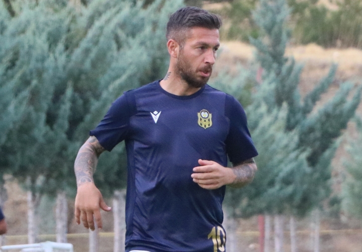 Yeni Malatyasporun ilk golü Ademden geldi