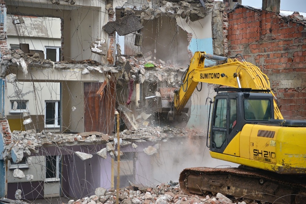 Yıldırım Belediyesi metrûk bina bırakmıyor
