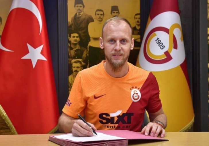YMS'den Ayrılan Semih Galatasaray'a İmza Attı