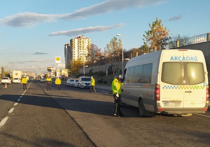 Yolcu ve yük taşımacılığı yapan araçlarda kış lastiği denetimi