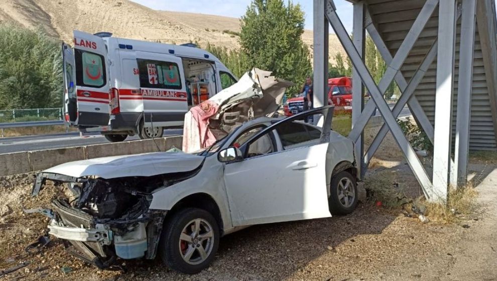 Yoldan Çıkan Otomobil Takla Attı, 2 Ölü..