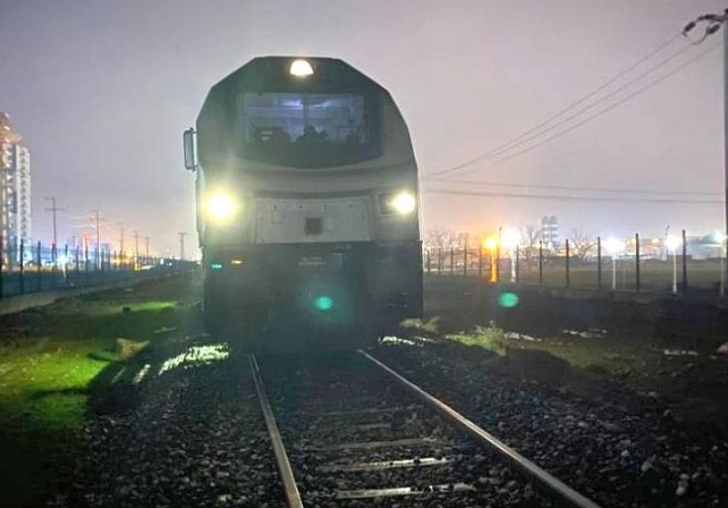 Yük Treni Çarptığı Kızı Ağır Yaraladı