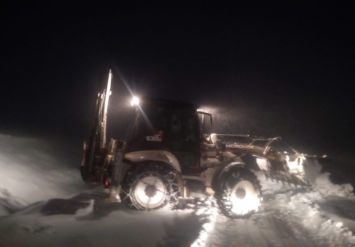 YÜKSEK KESİMLERDE KARLA MÜCADELE ÇALIŞMALARI SÜRÜYOR