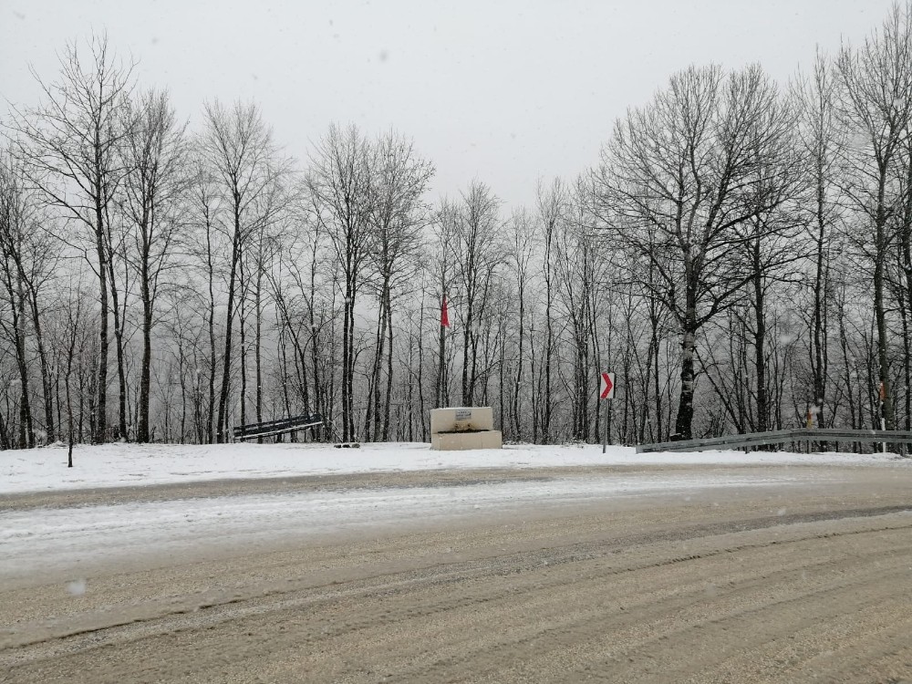 Yüksek kesimlerdeki hava sıcaklığı düştü, kar yeniden yağdı
