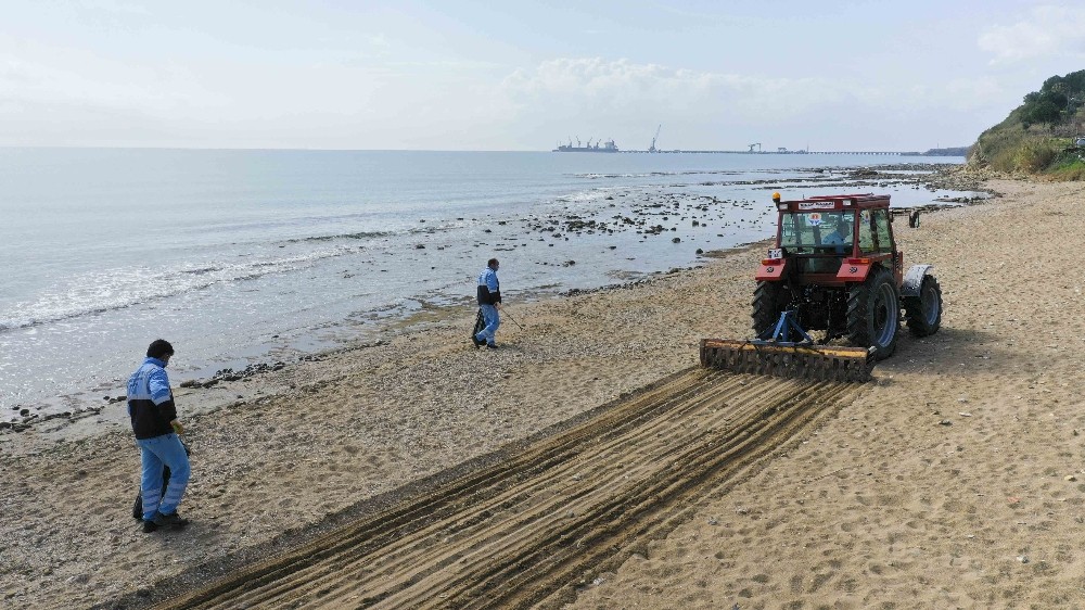 Yumurtalık, Gölovası ve Zeytinbeli sahilleri temizleniyor
