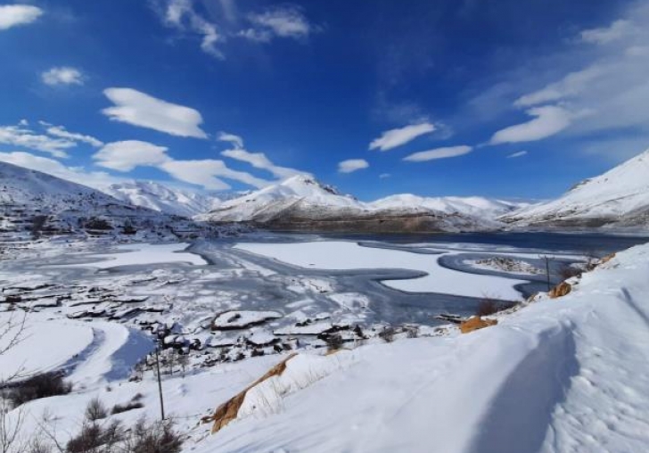 Yüzen adalar kar ile ayrı güzel