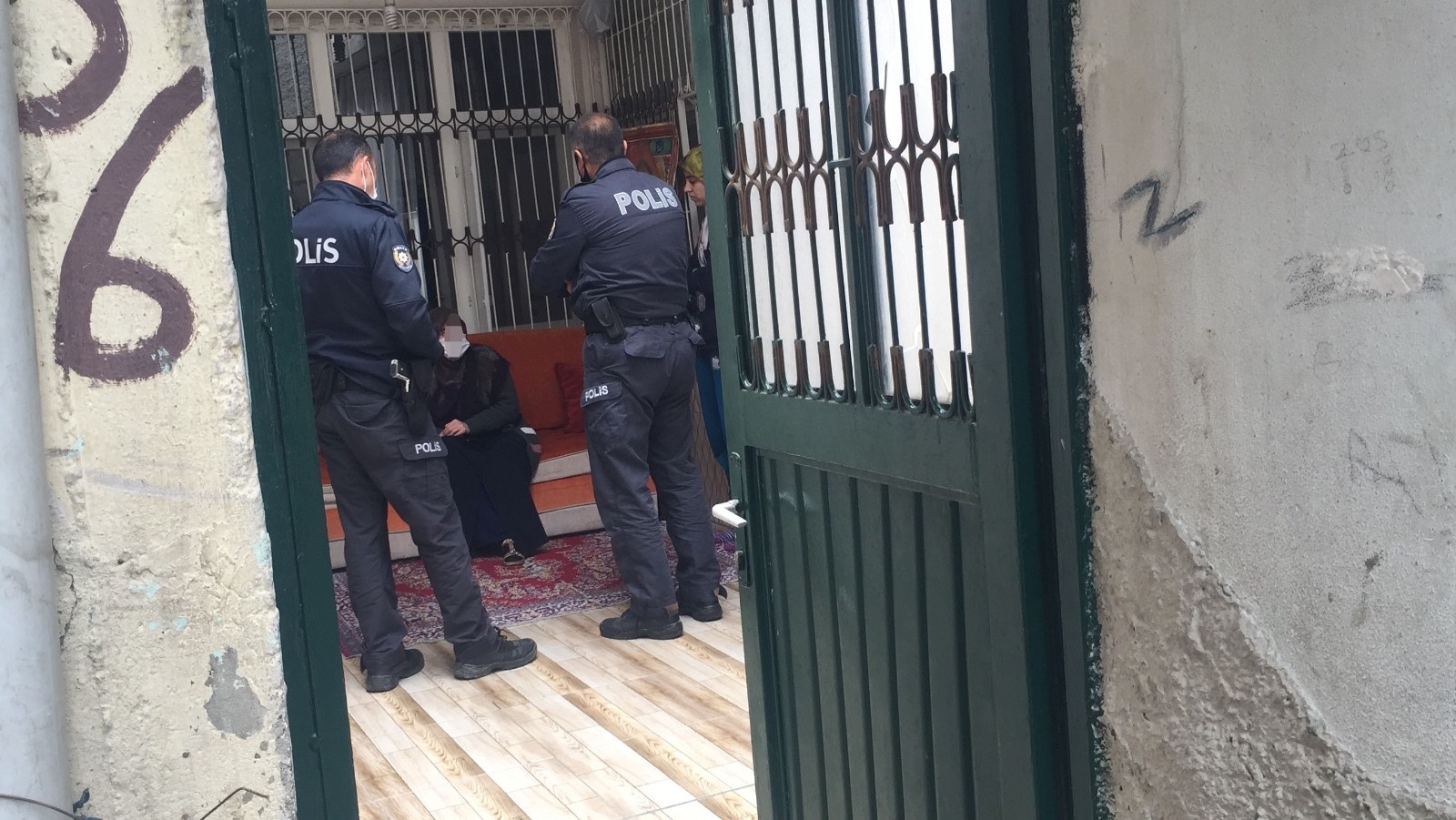 Zorla evlendirilmek istenen kız çocuğu polise sığındı
